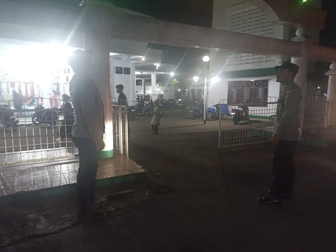 HANGATNYA RAMADAN DI TOULIMAMBOT: POLISI JAGA KEKHUSYUKAN JEMAAH TARAWIH DI MASJID AL-FALAH DAN DIPONEGORO